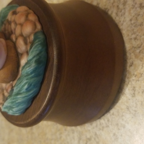 Vintage Lovable Teddies by Michael Hague APRIL Easter bear musical figurine 1986 - Picture 6 of 12